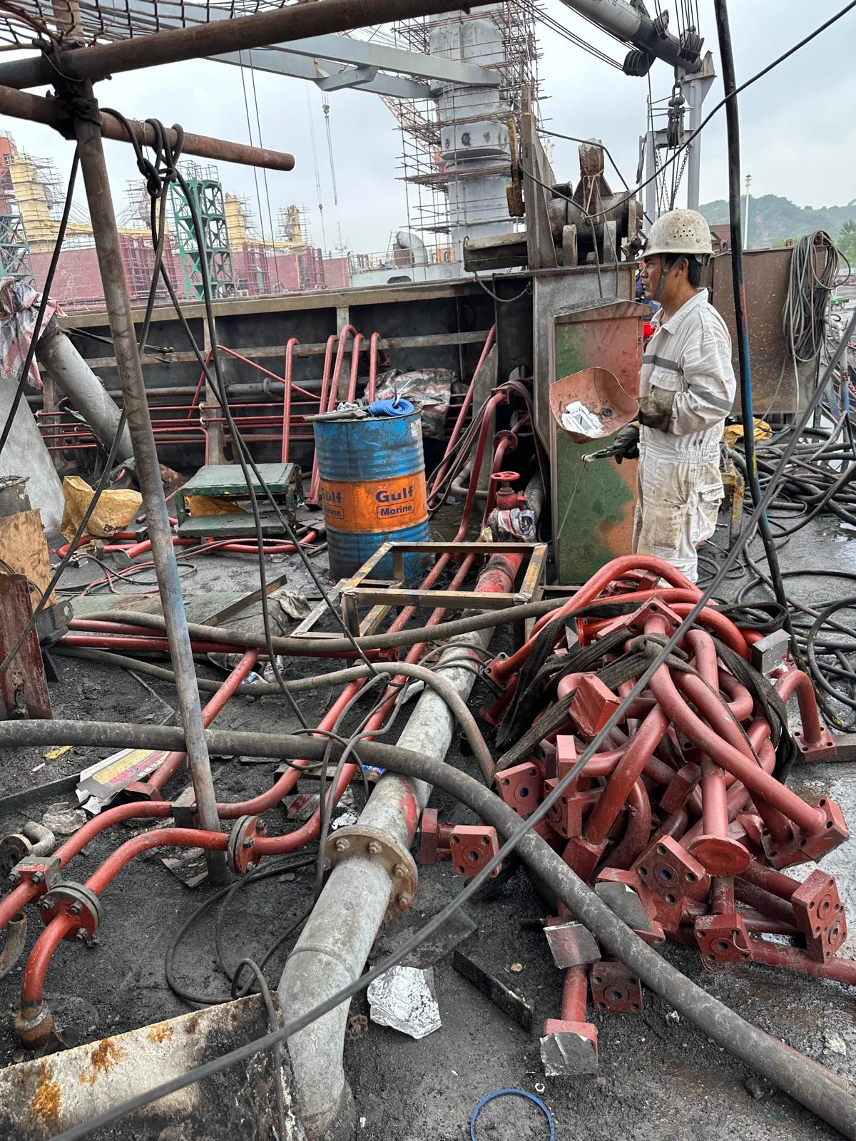 Hatch-cover hydraulic line renewal work